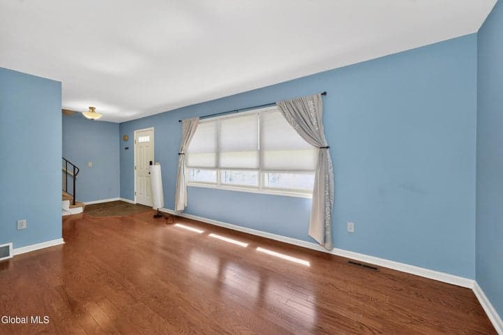 11 Plum Poppy S, Malta, NY, photo 3