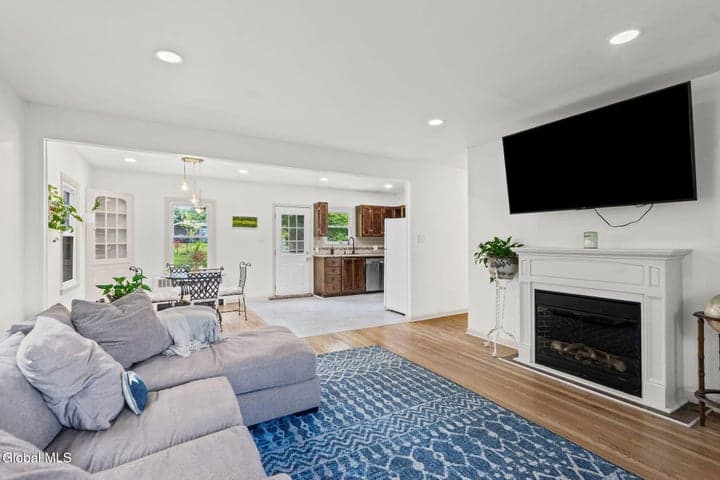 4 W Avenue B, North Greenbush, NY, photo 4