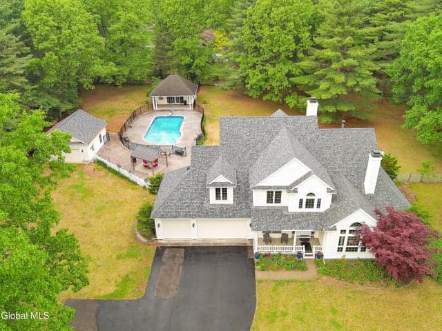 31 Briarhurst Drive, Moreau, NY, photo 2