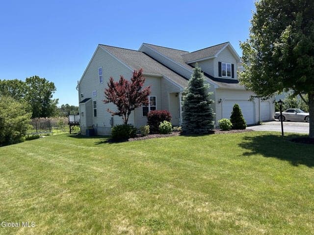 4A Breezy Pointe Drive, Halfmoon, NY, photo 1