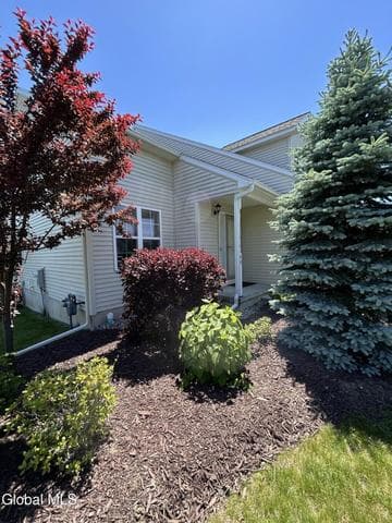 4A Breezy Pointe Drive, Halfmoon, NY, photo 2