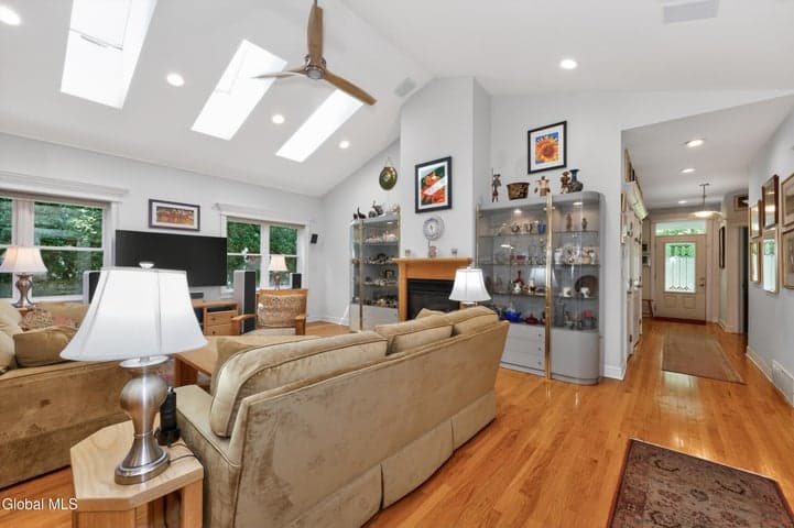 116 Elm Street, Saratoga Springs, NY, photo 5