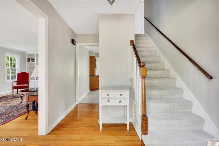 16 Longwood Drive, Bethlehem, NY, photo 3