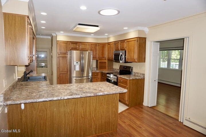 12 Wheeler Drive, Glenville, NY, photo 2