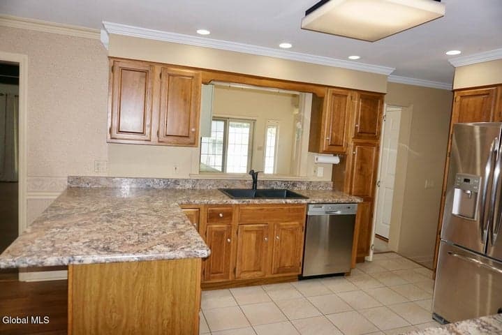 12 Wheeler Drive, Glenville, NY, photo 4