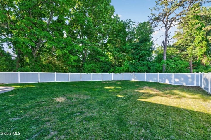 3174 E Lydius Street, Guilderland, NY, photo 4