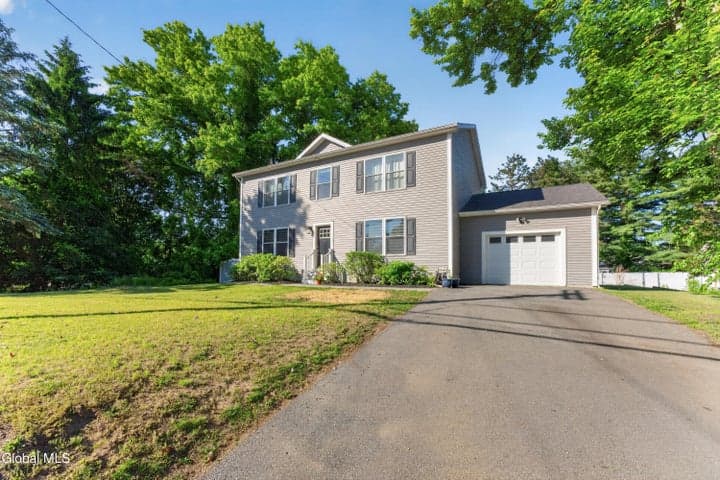 3174 E Lydius Street, Guilderland, NY, photo 1