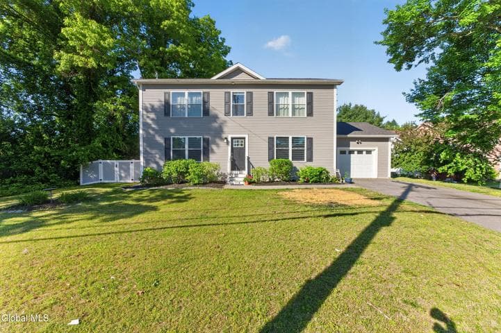 3174 E Lydius Street, Guilderland, NY, photo 2