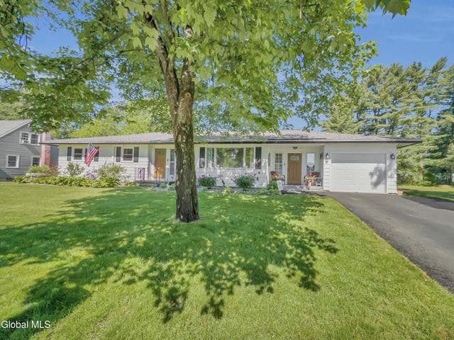 16 Donna Avenue, South Glens Falls, NY, photo 2