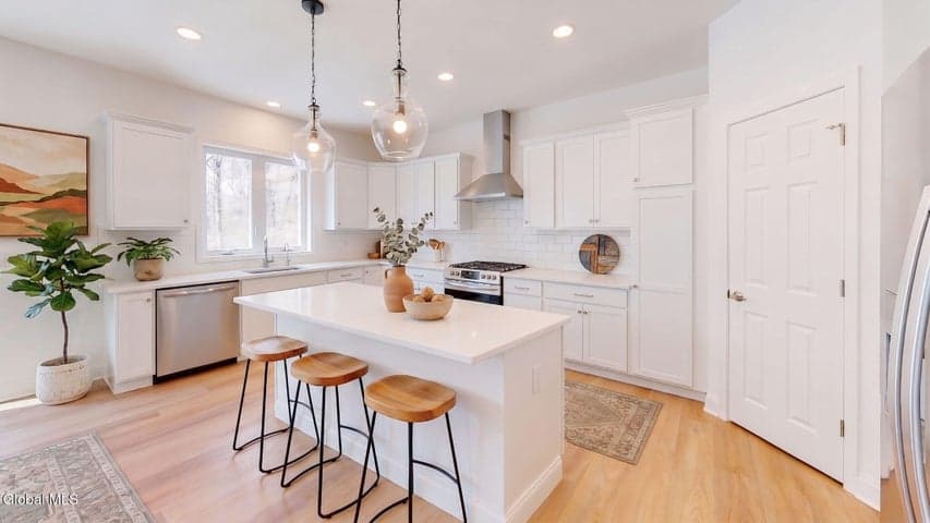 22 Wellington Court, Clifton Park, NY, photo 3