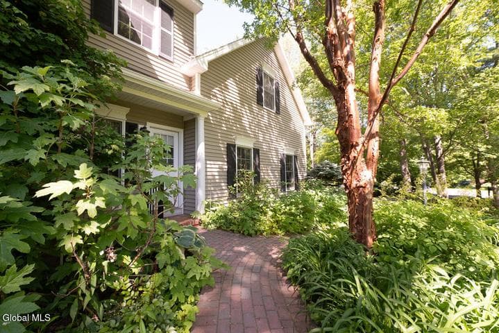 22 E Claremont Drive, Voorheesville, NY, photo 4