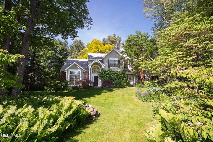 22 E Claremont Drive, Voorheesville, NY, photo 2