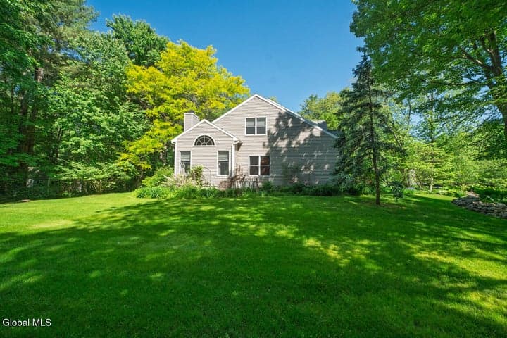 22 E Claremont Drive, Voorheesville, NY, photo 2