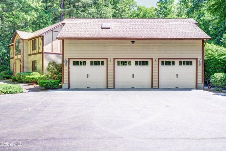 16 Innisbrook Drive, Clifton Park, NY, photo 3