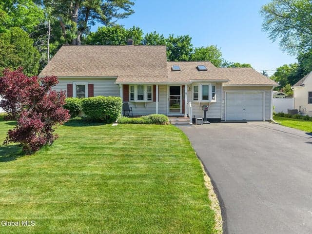 13 Saratoga Drive, Glenville, NY