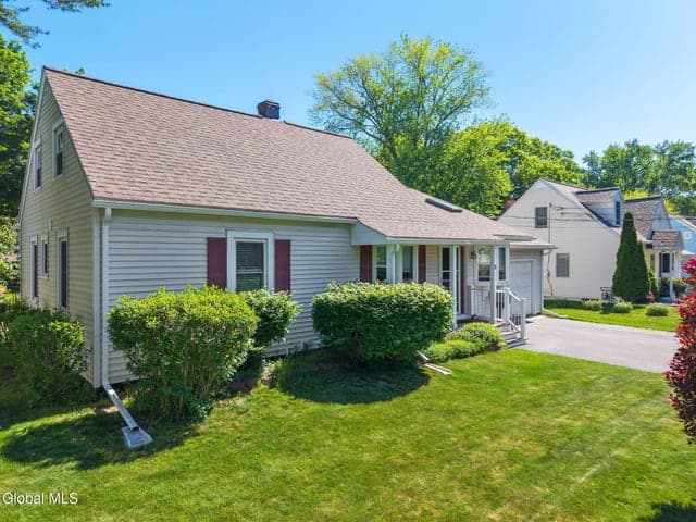 13 Saratoga Drive, Glenville, NY, photo 2