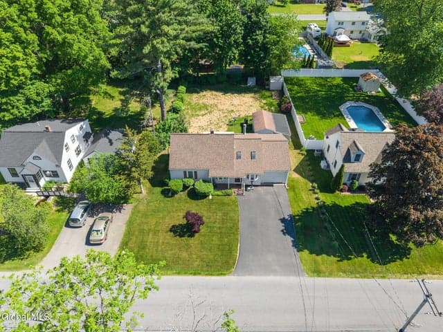 13 Saratoga Drive, Glenville, NY, photo 3