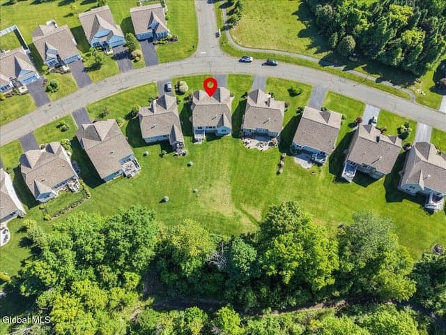 59 Somerset Drive, Halfmoon, NY, photo 2
