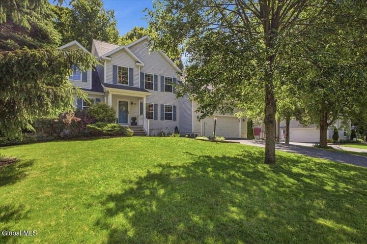28 Timbira Drive, Wilton, NY, photo 2