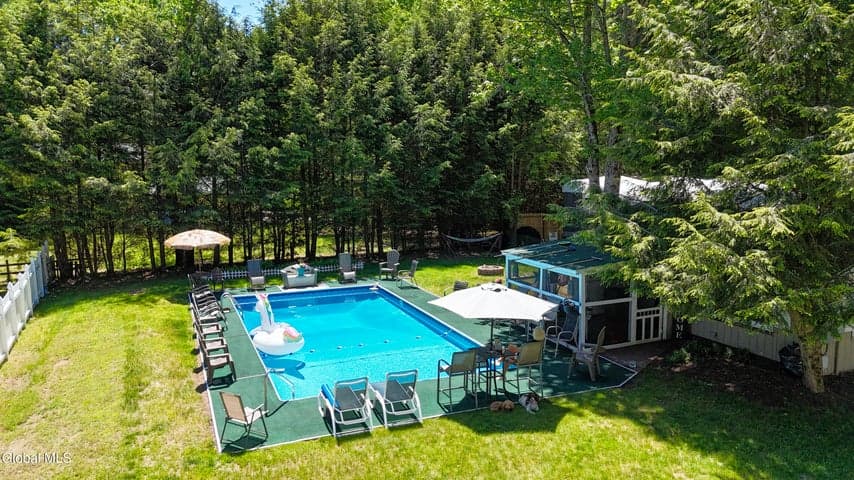 11 Cotton Court, Bolton, NY, photo 3