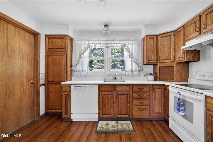 73 Saratoga Drive, Glenville, NY, photo 4