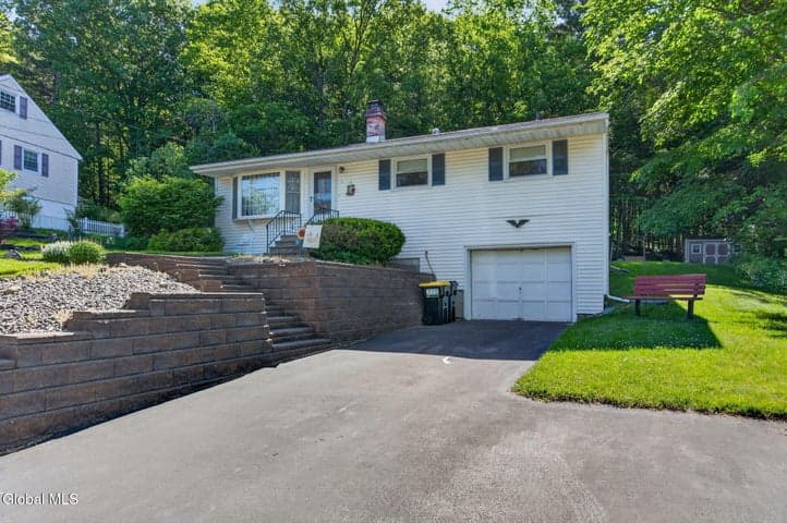 7 Dahlem Boulevard, Schenectady, NY, photo 2