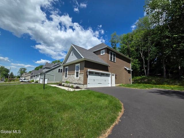 44 Waterford Avenue, Colonie, NY, photo 2