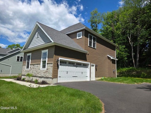 44 Waterford Avenue, Colonie, NY, photo 3