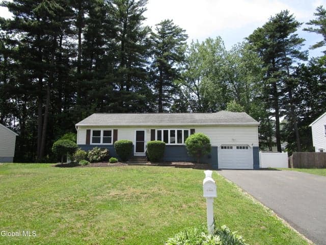 29 Garling Drive, Colonie Village, NY
