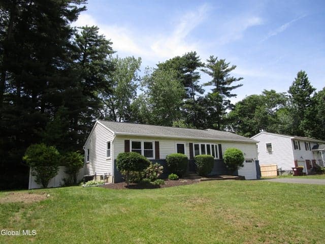 29 Garling Drive, Colonie Village, NY, photo 3