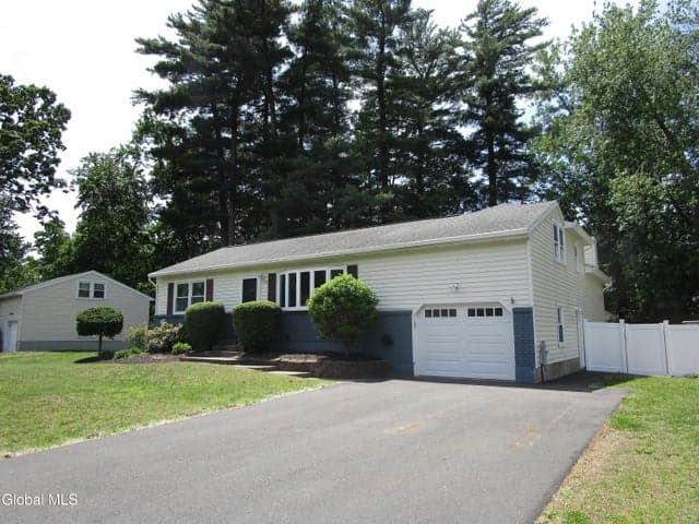 29 Garling Drive, Colonie Village, NY, photo 4