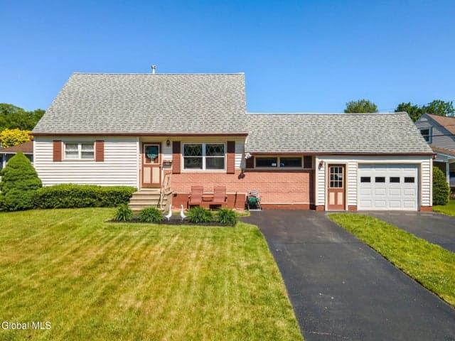 10 Tanglewood Road, Colonie, NY, photo 1