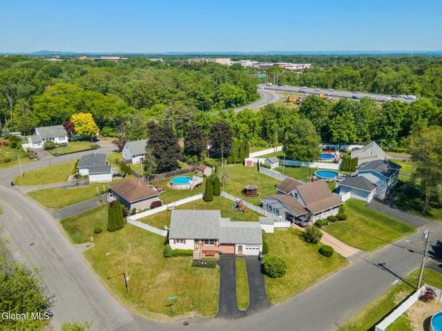10 Tanglewood Road, Colonie, NY, photo 3