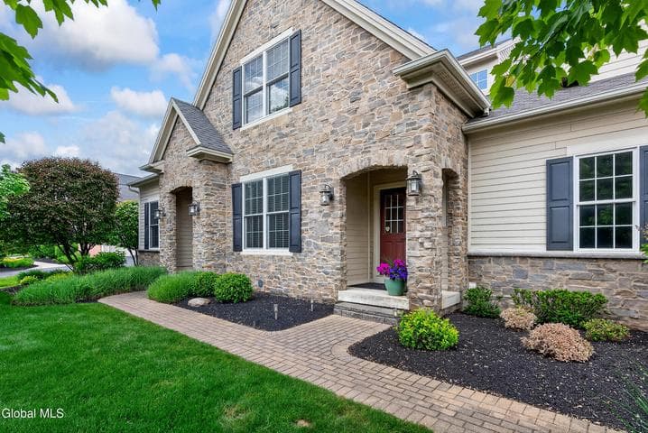 18 Burton Lane, Colonie, NY, photo 4