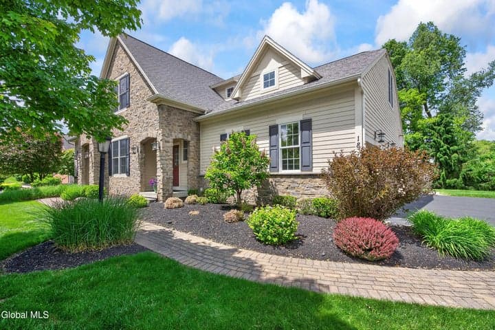 18 Burton Lane, Colonie, NY, photo 3