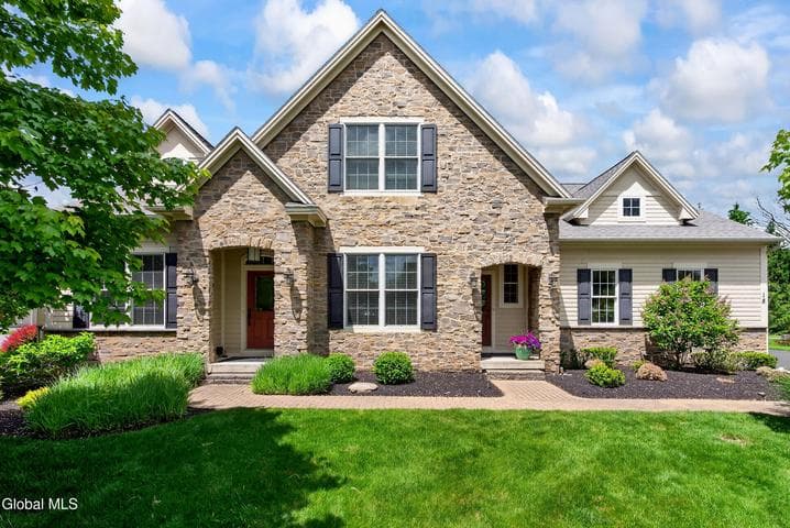 18 Burton Lane, Colonie, NY, photo 2