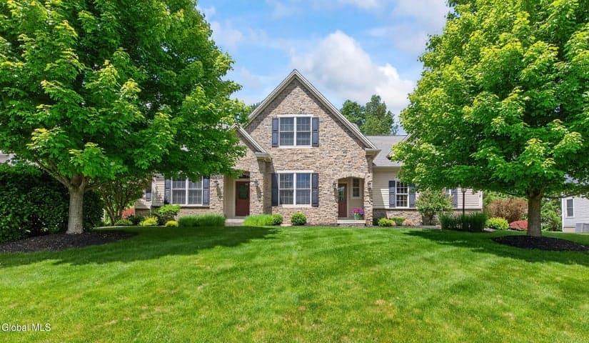18 Burton Lane, Colonie, NY, photo 1