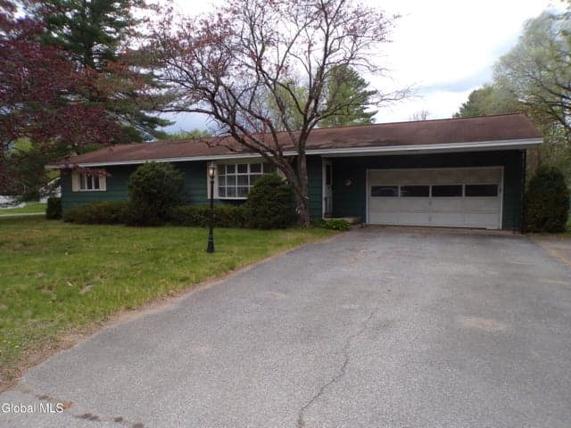 28 Buena Vista Avenue, Queensbury, NY, photo 2