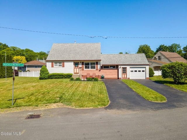 10 Tanglewood Road, Colonie, NY, photo 2