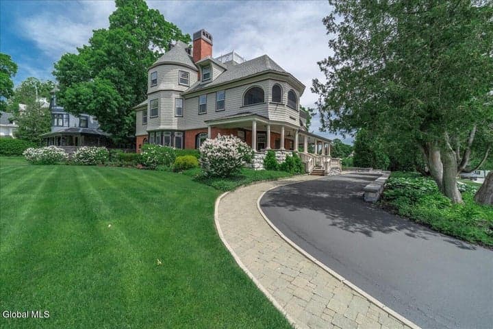720 N Broadway, Saratoga Springs, NY, photo 3