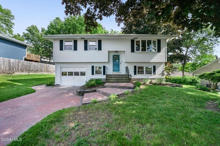 22 Collegeview Drive, Colonie, NY, photo 1