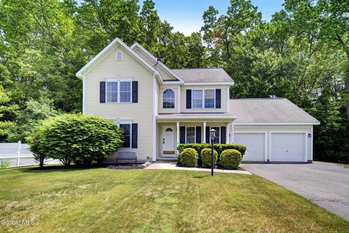 8 Donswood Court, Clifton Park, NY, photo 1