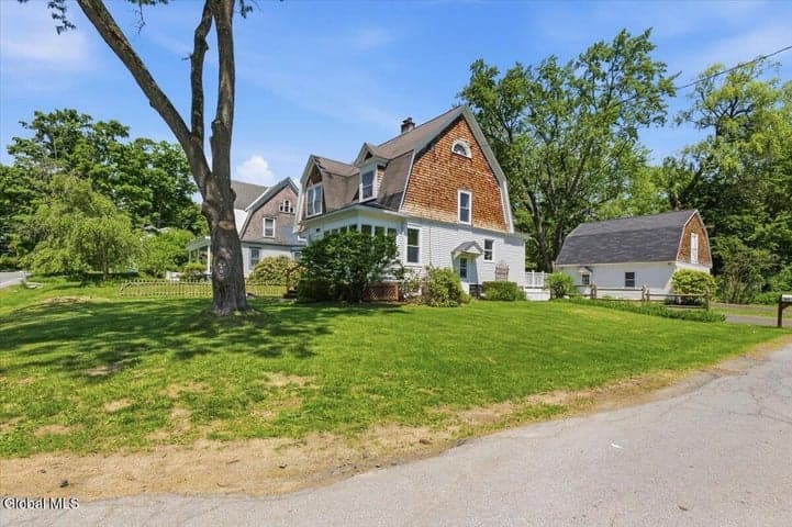 963 Riverview Road, Clifton Park, NY, photo 3