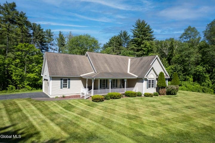 7 Glen Court, Queensbury, NY, photo 1