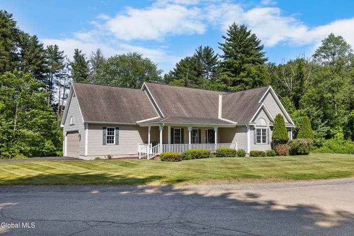 7 Glen Court, Queensbury, NY, photo 2
