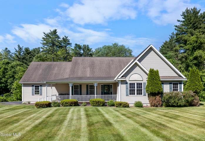 7 Glen Court, Queensbury, NY, photo 3