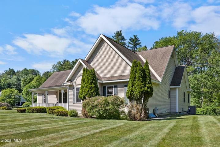 7 Glen Court, Queensbury, NY, photo 4