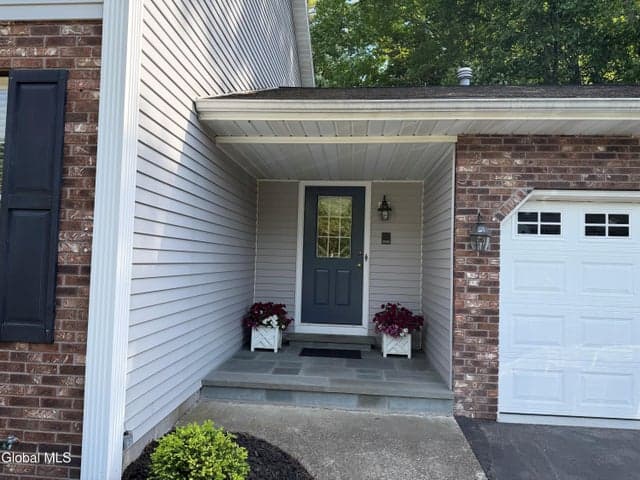 3061 New Williamsburg Drive, Guilderland, NY, photo 3