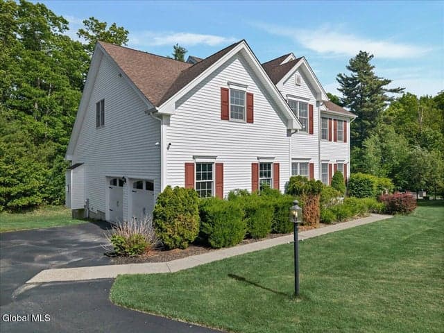 15 Foxhound Circle, Halfmoon, NY, photo 3