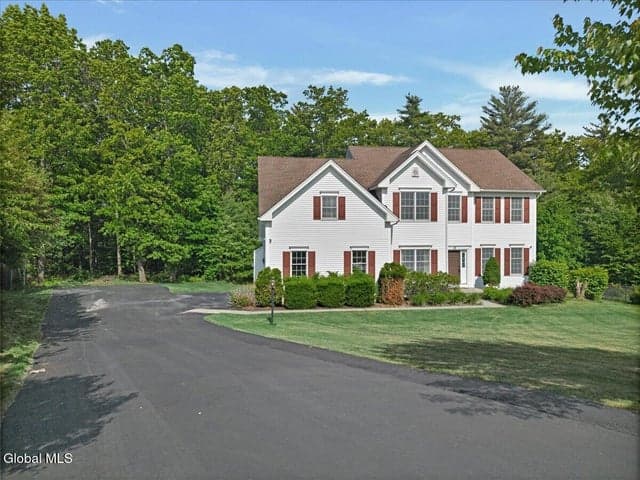 15 Foxhound Circle, Halfmoon, NY, photo 2